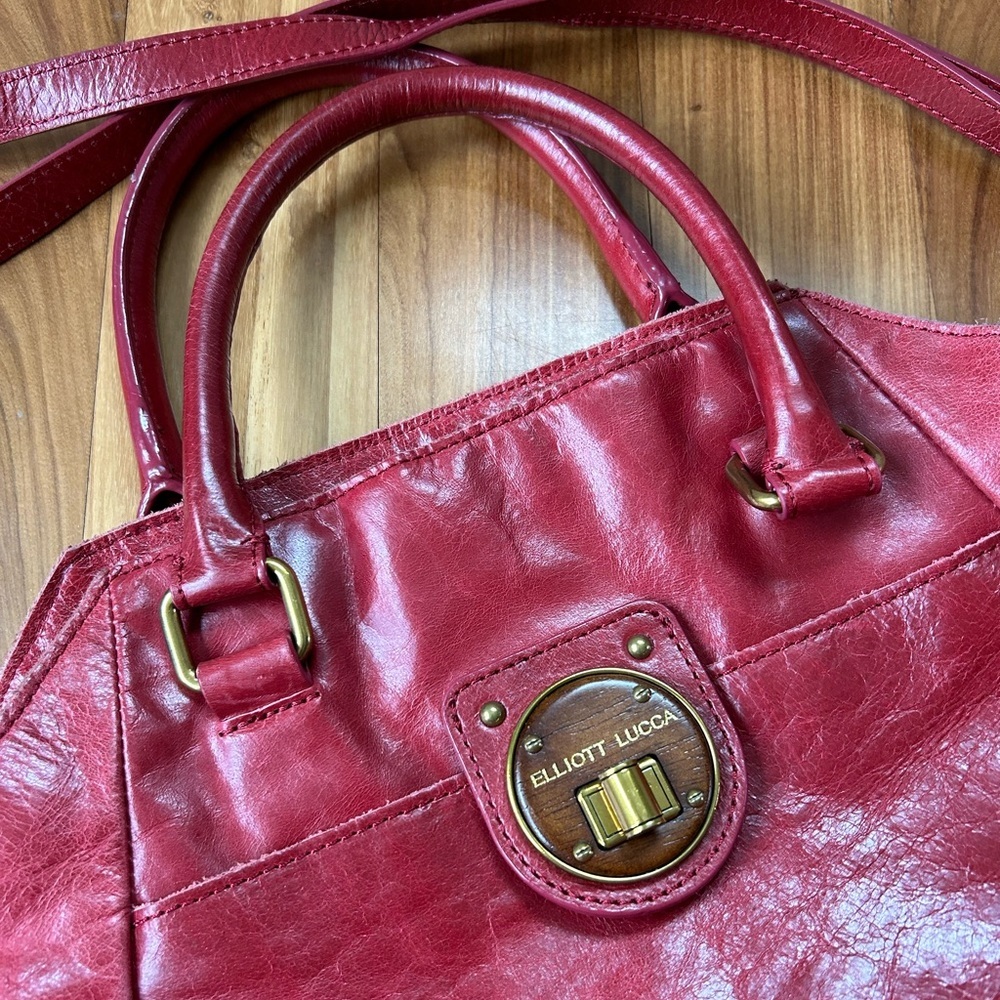 Elliott Lucca | Women’s red leather zip top buckle/snap front crossbody purse - Picture 4 of 10